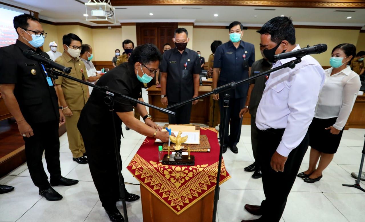 podiumnews.com-Bupati Badung Resmikan PAW Anggota BPD Tiga Desa